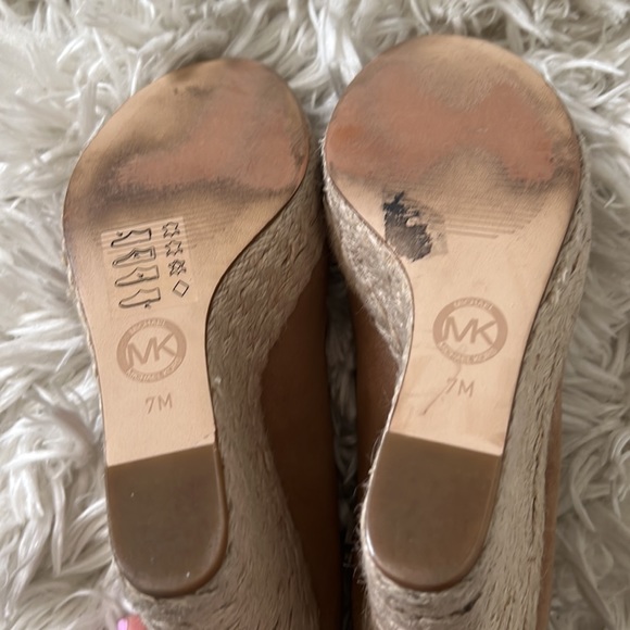 Size 7 Michael Kors tan suede espadrille wedge shoe - Picture 5 of 7